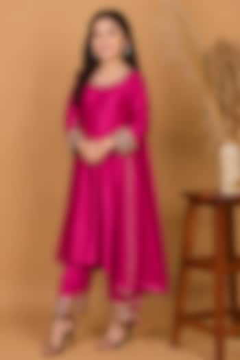 Fuchsia Katan Silk Mirror Embroidered Kurta Set by Harmony at Pernia's Pop Up Shop