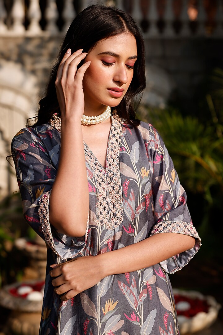 Grey Muslin Silk Printed & Embellished Kurta Set by HARSHA KHATRY at Pernia's Pop Up Shop