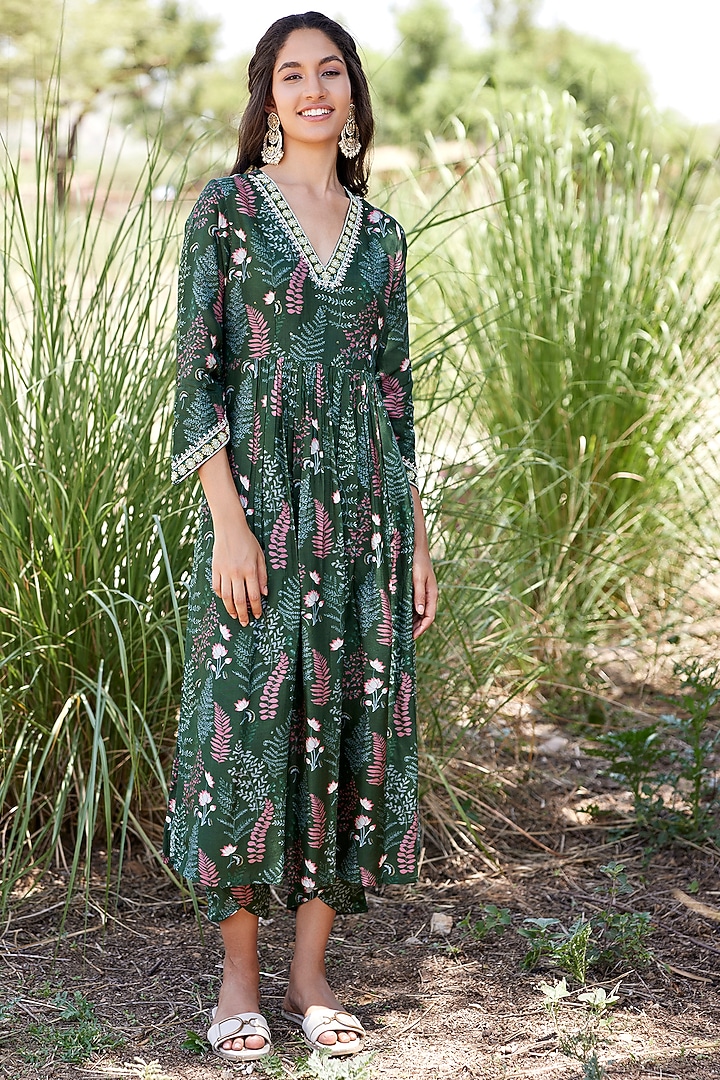 Dark Green Tussar Silk Printed & Embroidered Kurta Set by HARSHA KHATRY at Pernia's Pop Up Shop