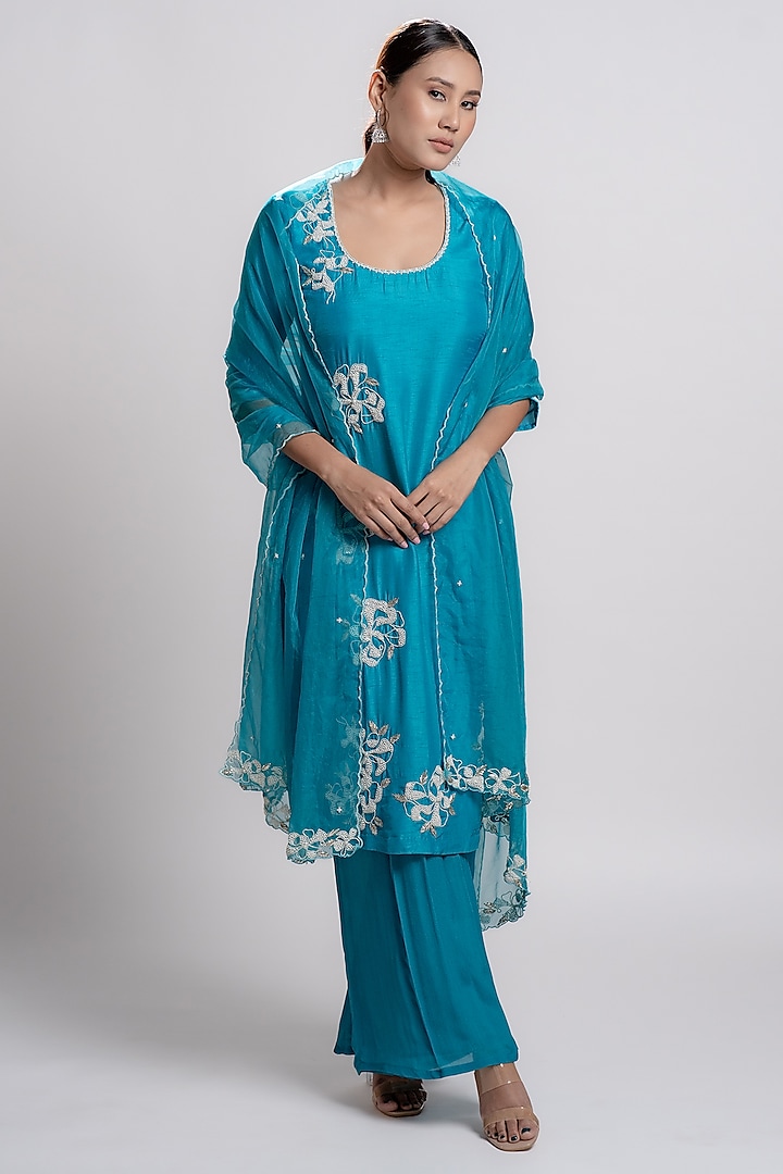 Azure Blue Dola Silk Hand Embroidered Kurta Set by Harshita Jain at Pernia's Pop Up Shop