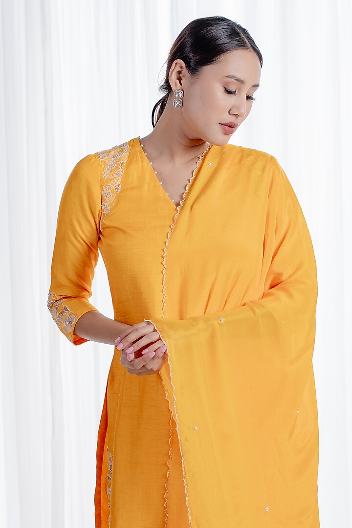 Mustard Dola Silk Hand Embroidered Kurta Set by Harshita Jain at Pernia's Pop Up Shop