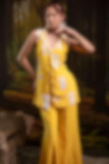 Mustard Yellow Natural Crepe Hand Embroidered Kurta Set by Harshita Jain at Pernia's Pop Up Shop