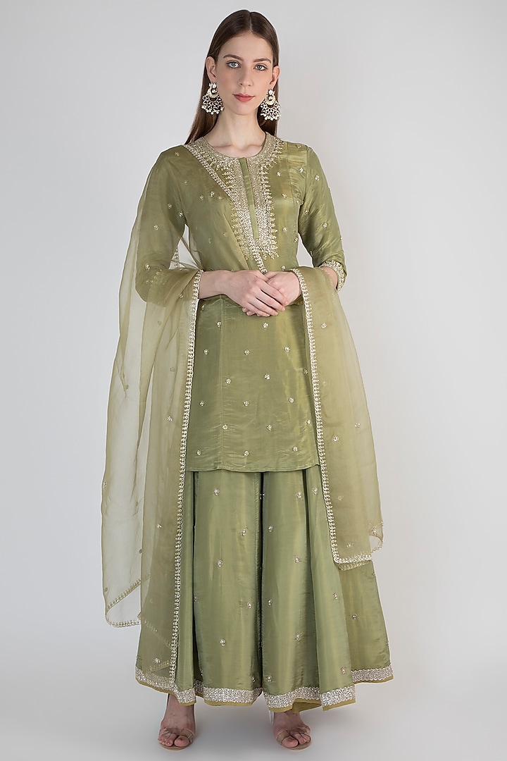 Olive Green Embroidered Kurta Set by Himani And Anjali Shah at Pernia's Pop Up Shop