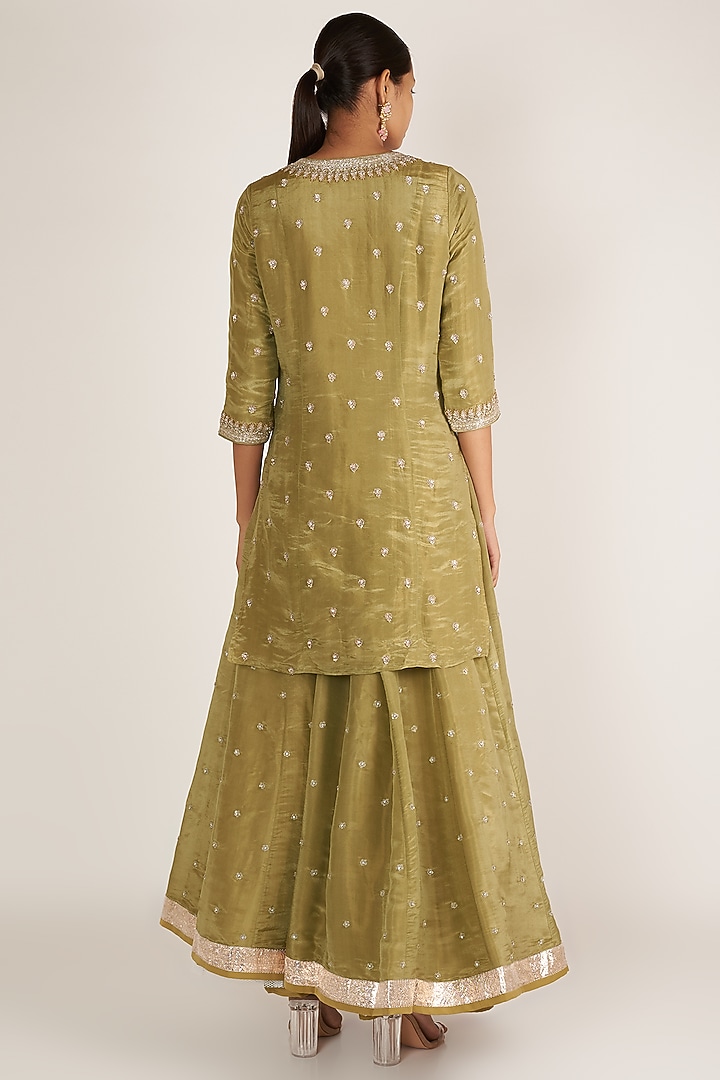 Sage Green Embroidered Kurta Set by Himani And Anjali Shah at Pernia's Pop Up Shop
