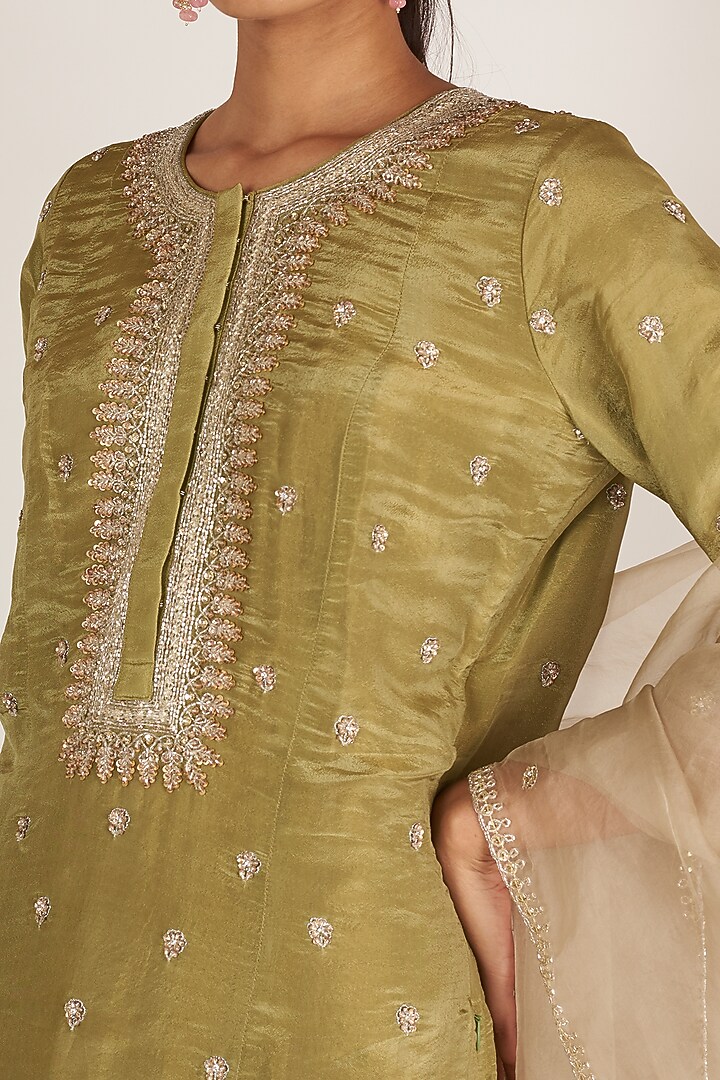 Sage Green Embroidered Kurta Set by Himani And Anjali Shah at Pernia's Pop Up Shop