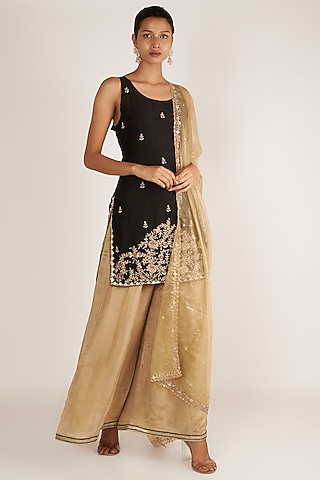 Black & Gold Embroidered Kurta Set by Himani And Anjali Shah