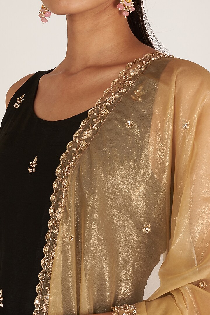 Black & Gold Embroidered Kurta Set by Himani And Anjali Shah at Pernia's Pop Up Shop