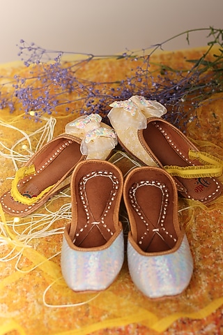 Silver Leather Juttis For Girls by Hello Jr