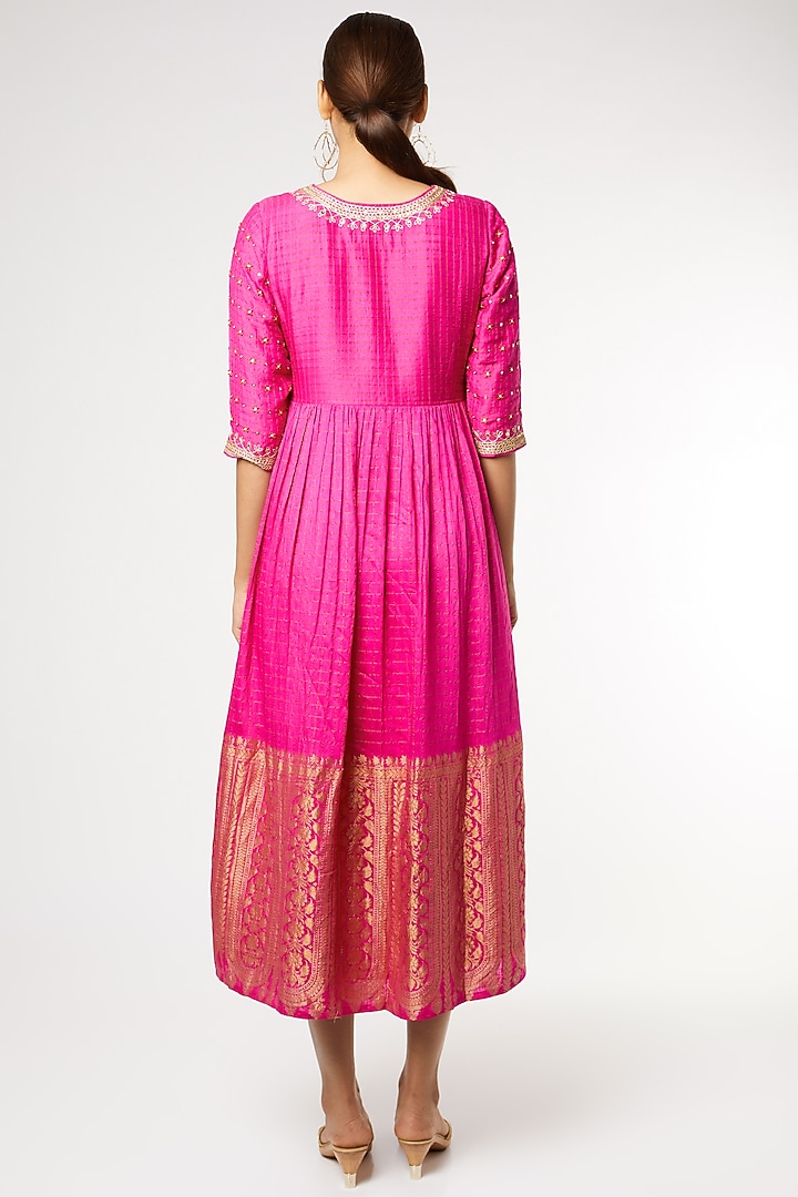 Rani Pink Hand Embroidered Tunic Set by Heli Shah at Pernia's Pop Up Shop
