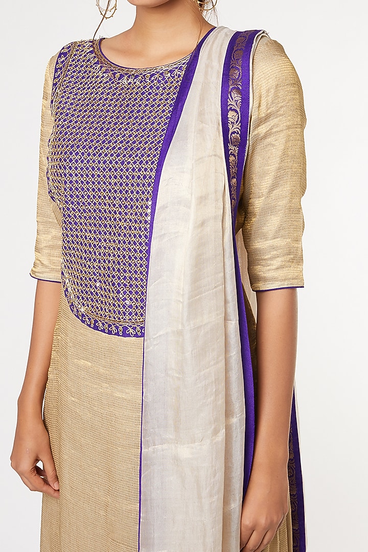 Gold Embroidered Kurta Set by Heli Shah at Pernia's Pop Up Shop
