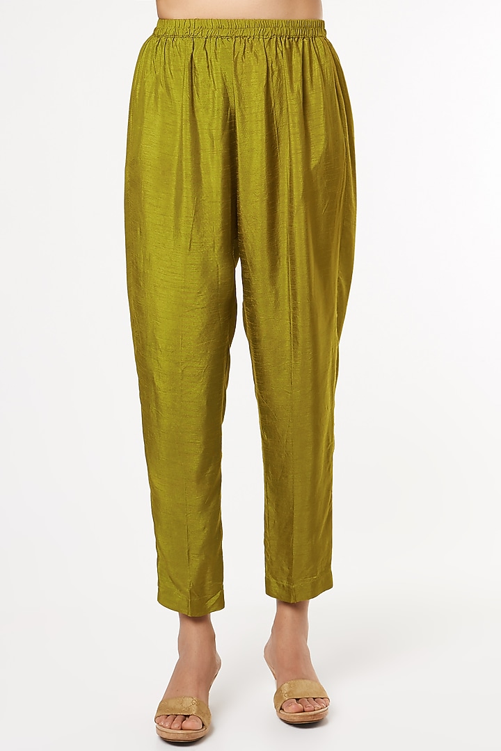 Green Embroidered Kurta Set by Heli Shah at Pernia's Pop Up Shop