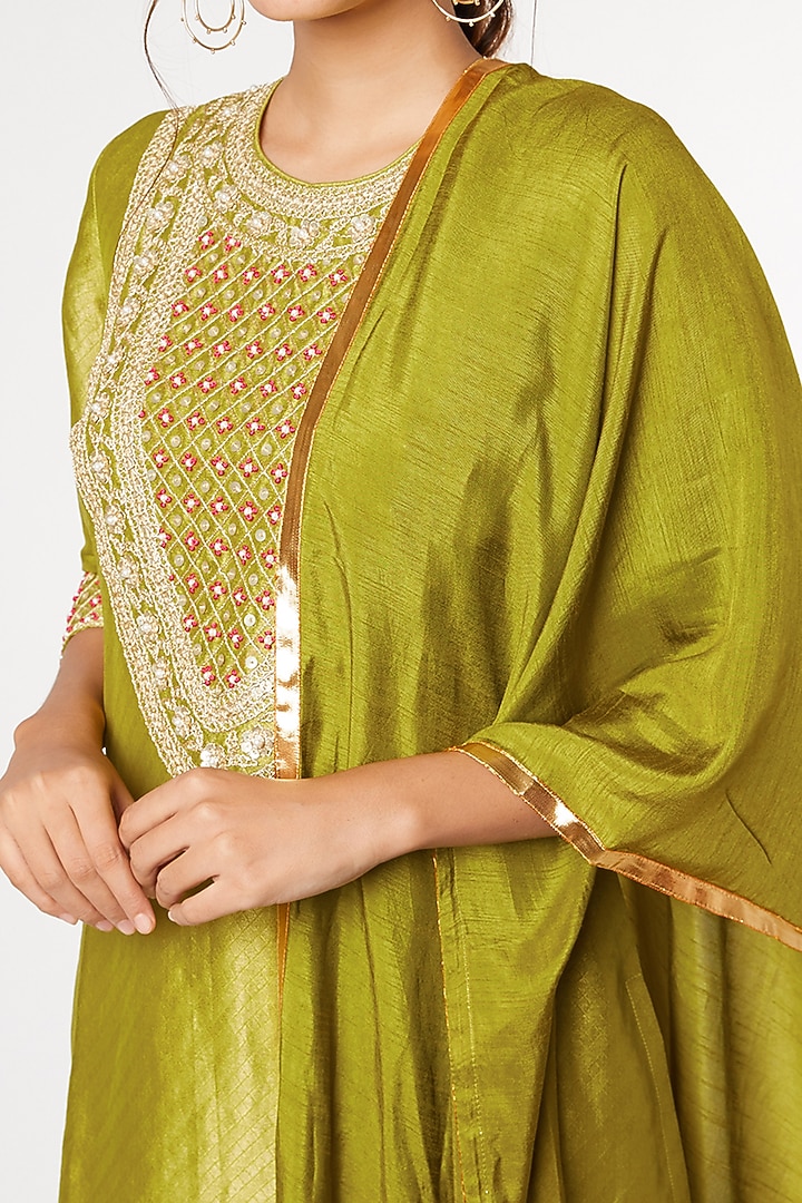 Green Embroidered Kurta Set by Heli Shah at Pernia's Pop Up Shop