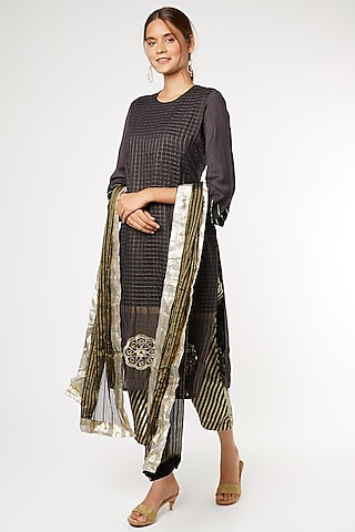 Black Embroidered Kurta Set by Heli Shah
