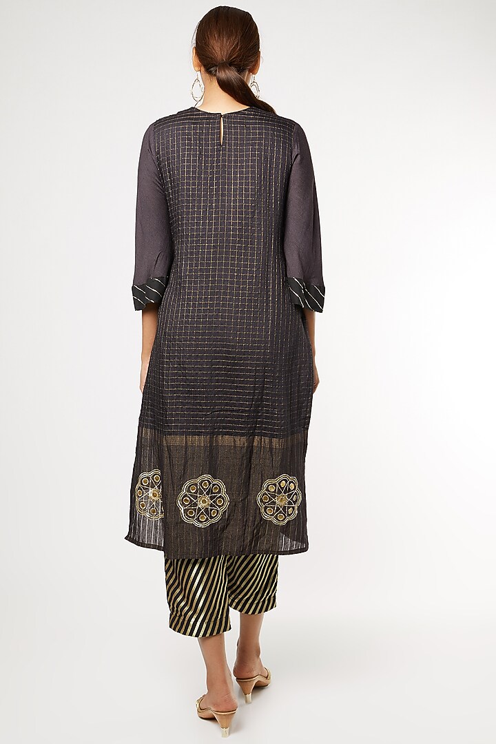 Black Embroidered Kurta Set by Heli Shah at Pernia's Pop Up Shop