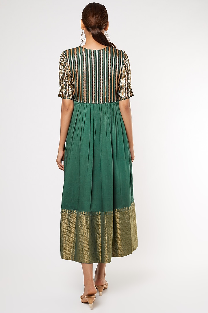 Golf Green Embroidered Tunic Set by Heli Shah at Pernia's Pop Up Shop