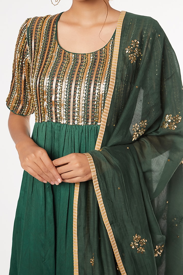 Golf Green Embroidered Tunic Set by Heli Shah at Pernia's Pop Up Shop
