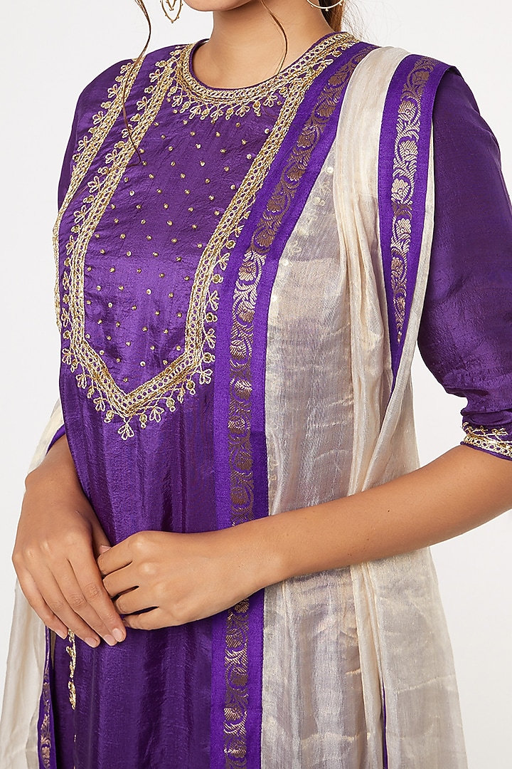 Purple Embroidered Kurta Set by Heli Shah at Pernia's Pop Up Shop