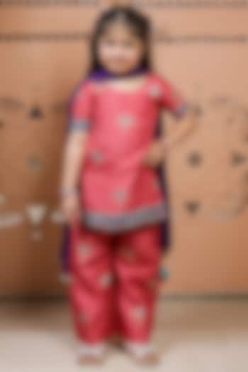Pink Dola Silk Printed Kurta Set For Girls by Tiny Colour at Pernia's Pop Up Shop