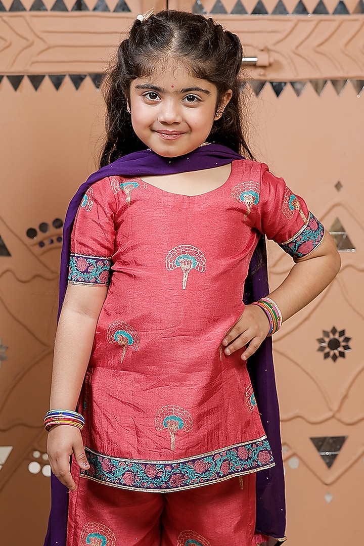 Pink Dola Silk Printed Kurta Set For Girls by Tiny Colour at Pernia's Pop Up Shop