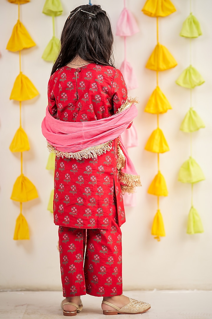 Red Chanderi Block Printed Kurta Set For Girls by Tiny Colour at Pernia's Pop Up Shop