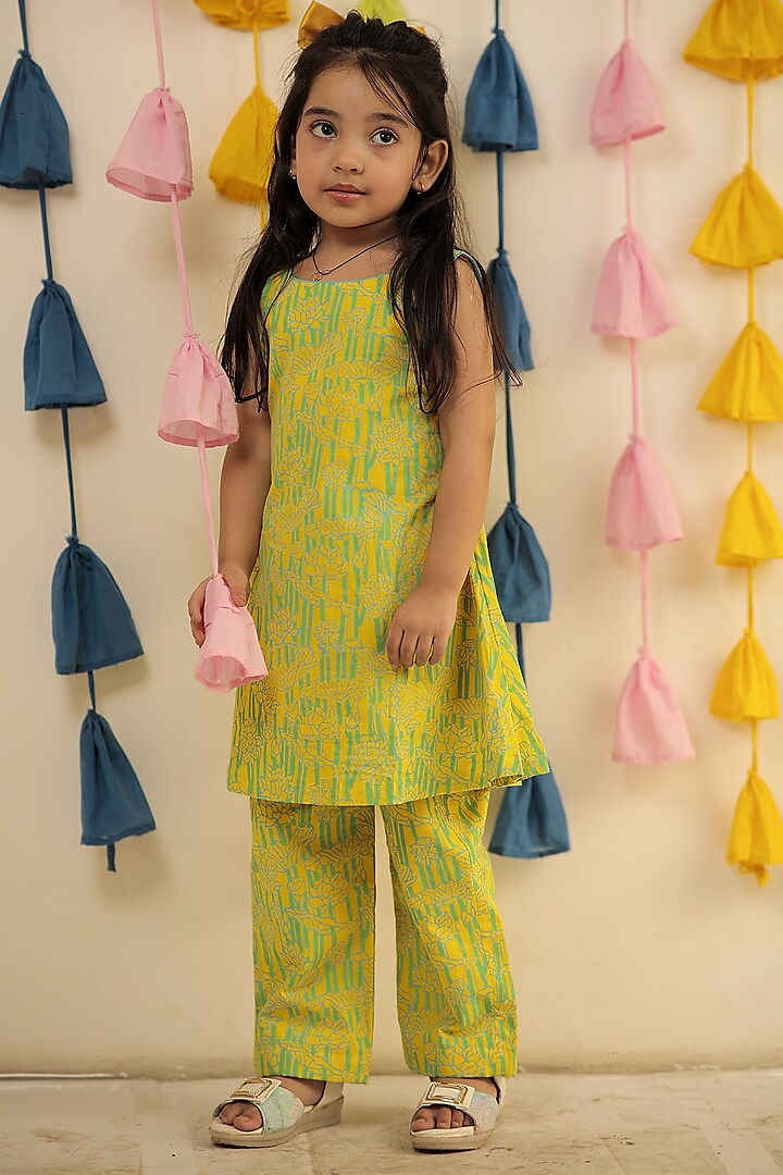 Lemon Yellow Mulmul Cotton Block Printed Kurta Set For Girls by Tiny Colour at Pernia's Pop Up Shop