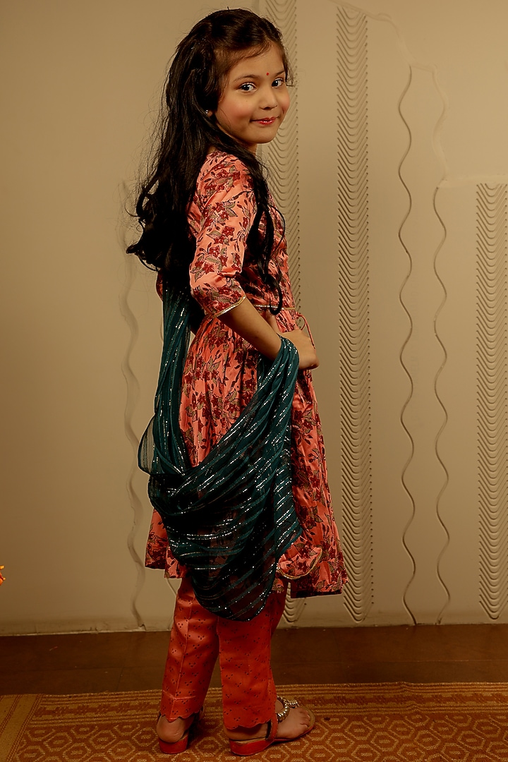 Peach Printed Kurta Set For Girls by Tiny Colour at Pernia's Pop Up Shop