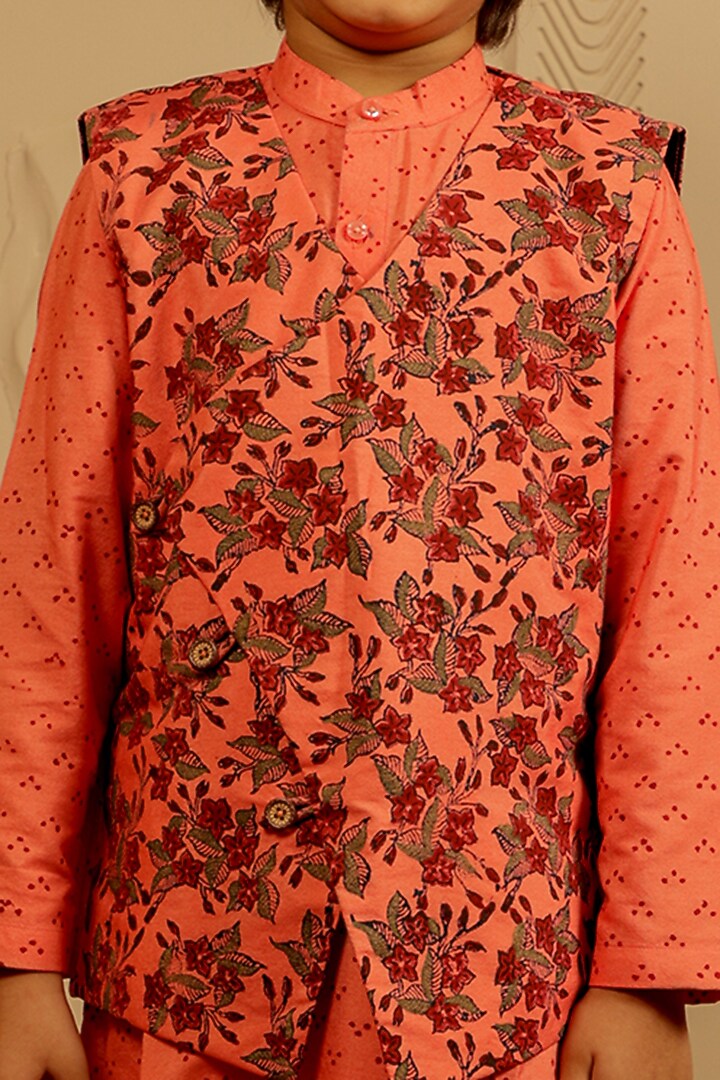 Peach Cotton Silk Printed Bundi Jacket Set For Boys by Tiny Colour at Pernia's Pop Up Shop