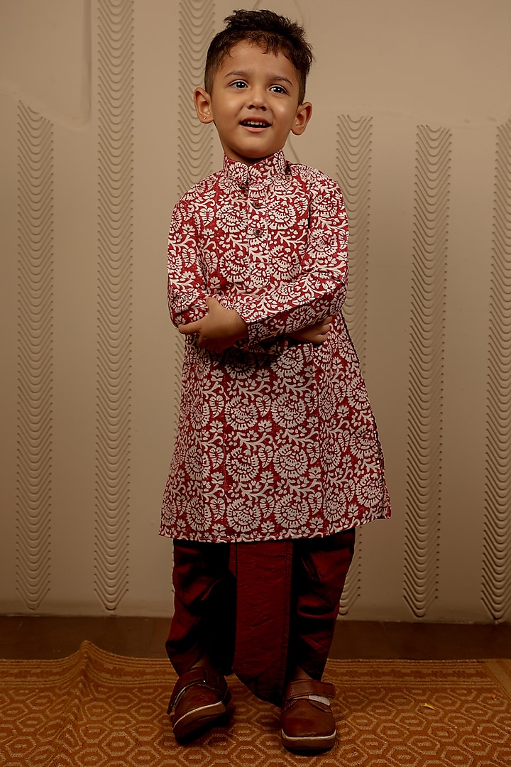 Maroon & White Printed Kurta Set For Boys by Tiny Colour at Pernia's Pop Up Shop