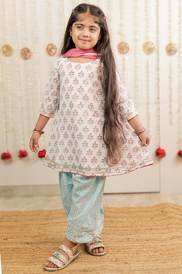 White Cotton Hand Block Printed & Gota Embellished Kurta Set For Girls by Tiny Colour at Pernia's Pop Up Shop