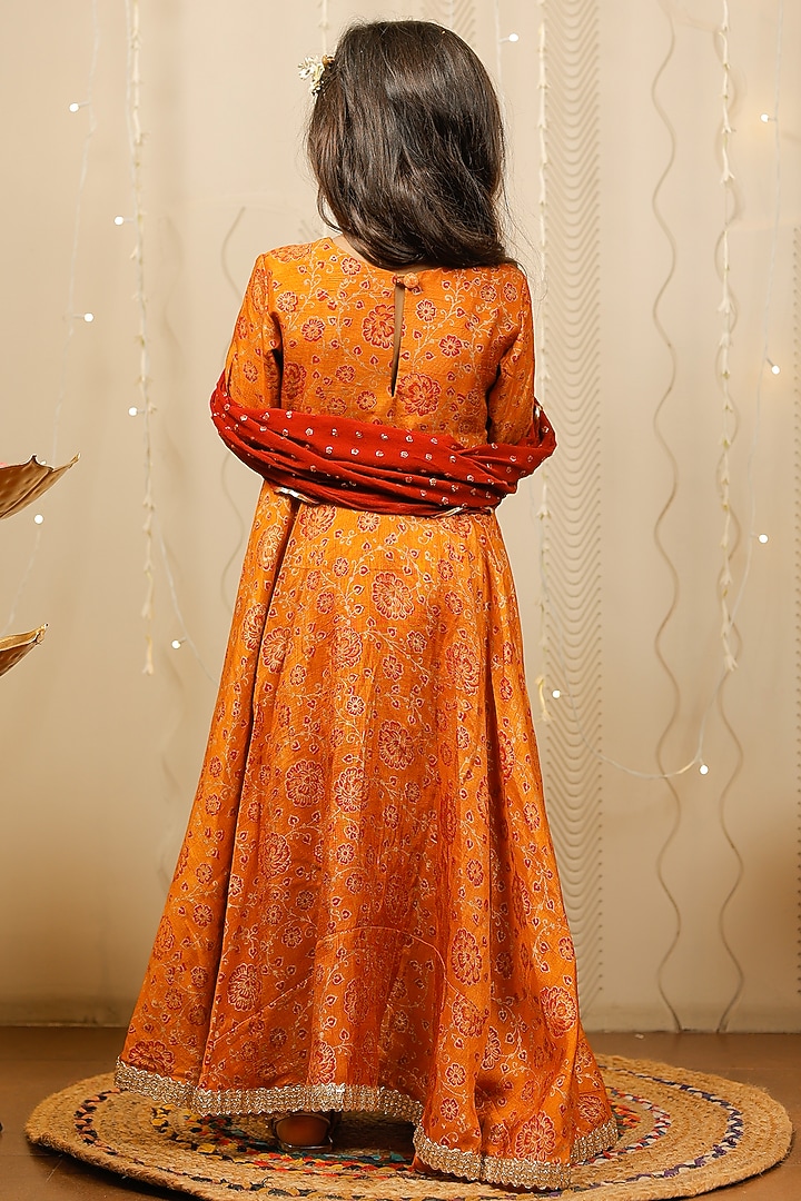 Mustard Block Printed Kurta Set For Girls by Tiny Colour at Pernia's Pop Up Shop