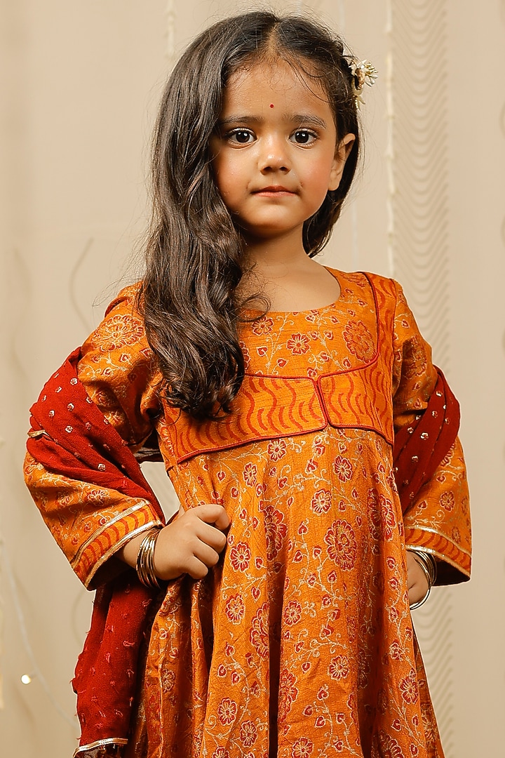 Mustard Block Printed Kurta Set For Girls by Tiny Colour at Pernia's Pop Up Shop