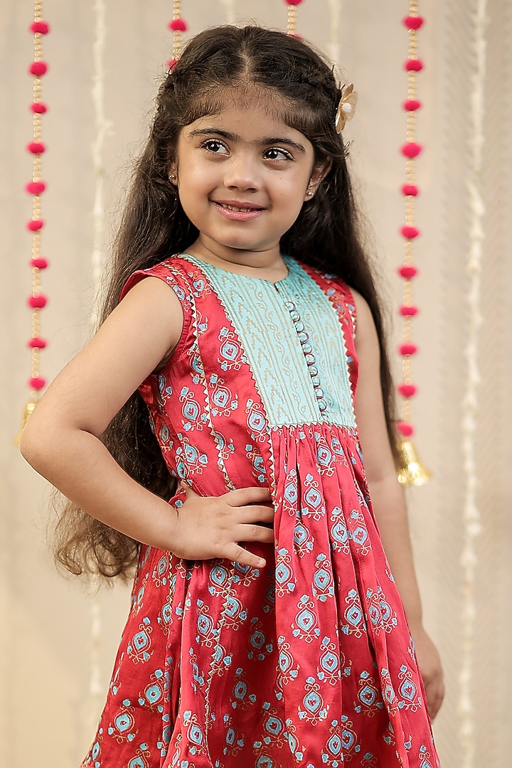 Fuchsia Pink Modal Block Printed & Lace Embellished Kurta Set For Girls by Tiny Colour at Pernia's Pop Up Shop