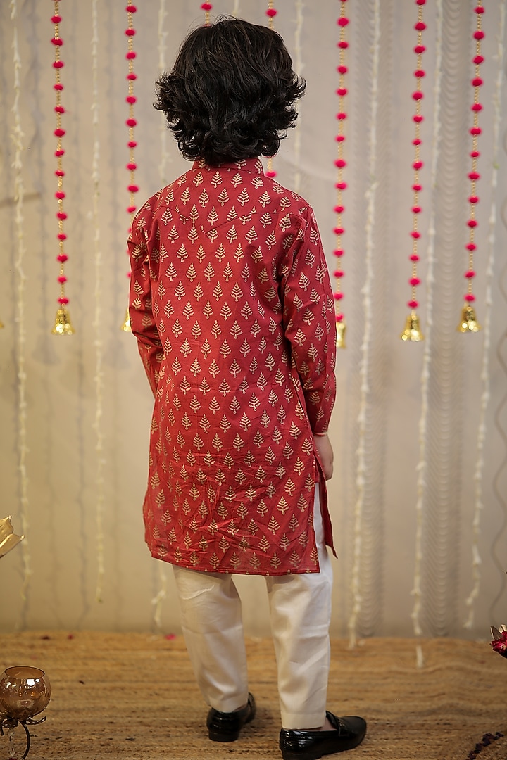 Maroon Mulmul Cotton Block Printed Kurta Set For Boys by Tiny Colour at Pernia's Pop Up Shop