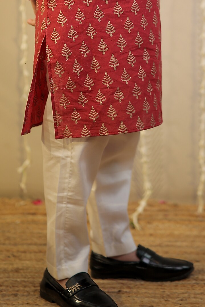 Maroon Mulmul Cotton Block Printed Kurta Set For Boys by Tiny Colour at Pernia's Pop Up Shop