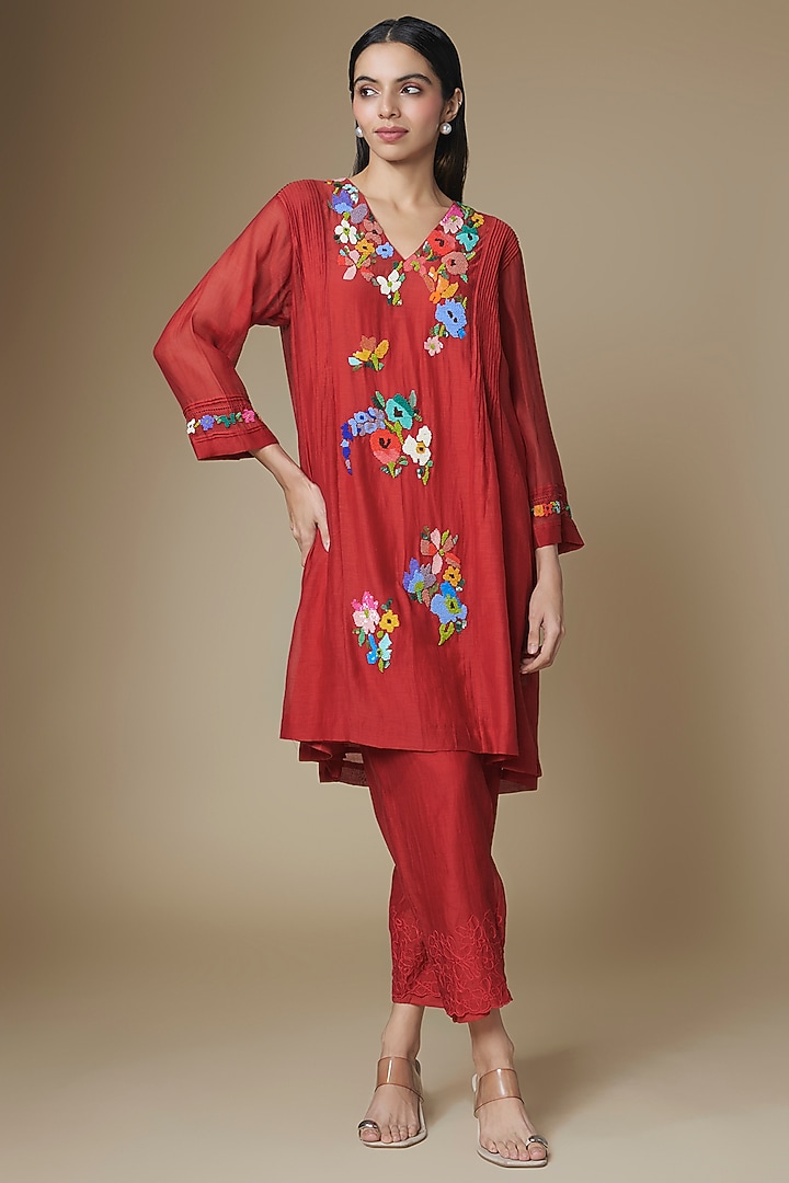 Red Fine Chanderi Kurta Set by Half Full Curve at Pernia's Pop Up Shop