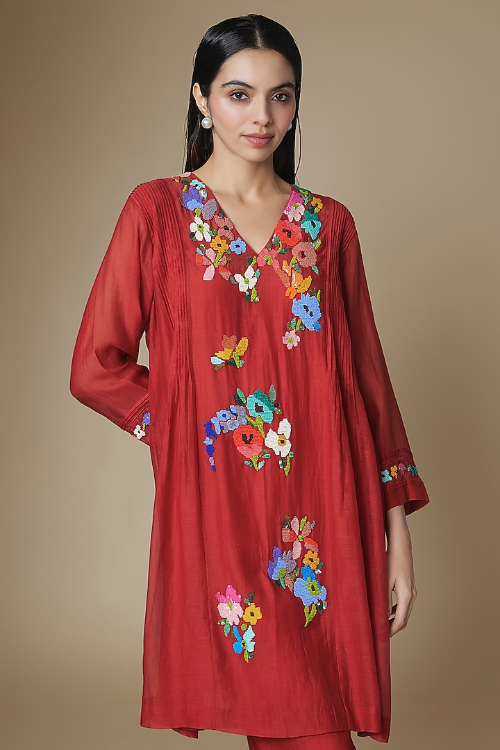 Red Fine Chanderi Kurta Set by Half Full Curve at Pernia's Pop Up Shop