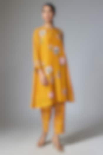 Yellow Fine Chanderi Gathered Kurta Set by Half Full Curve at Pernia's Pop Up Shop