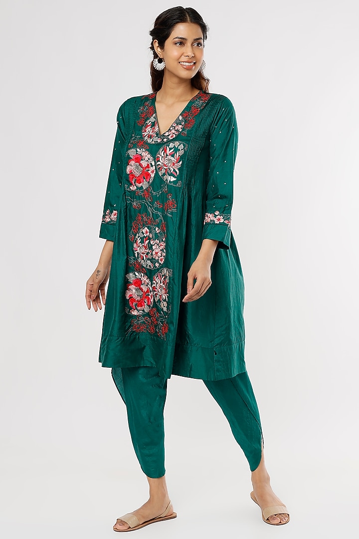 Emerald Green Embroidered Kurta Set by Half Full Curve at Pernia's Pop Up Shop