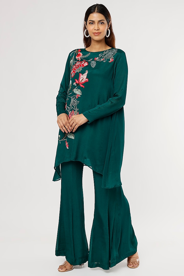 Emerald Green Hand Embroidered Kurta Set by Half Full Curve at Pernia's Pop Up Shop