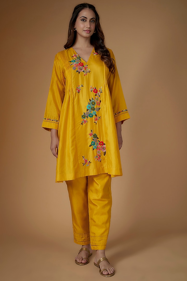 Yellow Pure Silk Hand Embroidered Kurta Set by Half Full Curve at Pernia's Pop Up Shop