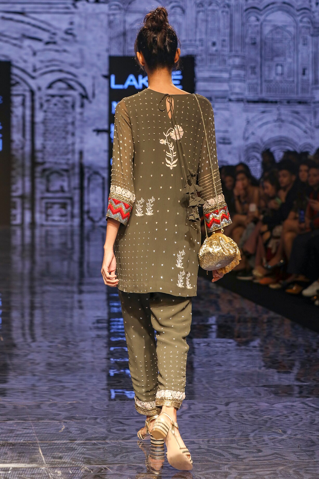 OLIVE GREEN EMBROIDERED KURTA PAIRED WITH OLIVE GREEN PANTS