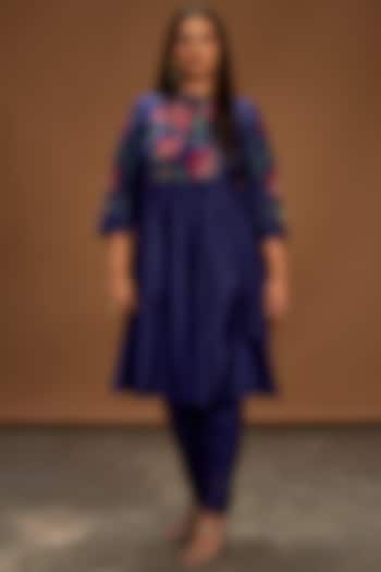 Navy Blue Thread Embroidered Kurta With Pants by Half Full Curve at Pernia's Pop Up Shop