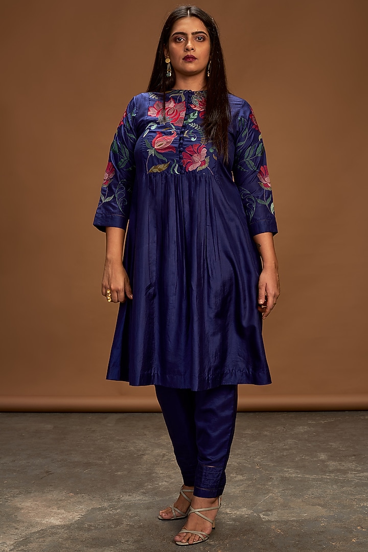 Navy Blue Thread Embroidered Kurta With Pants by Half Full Curve at Pernia's Pop Up Shop