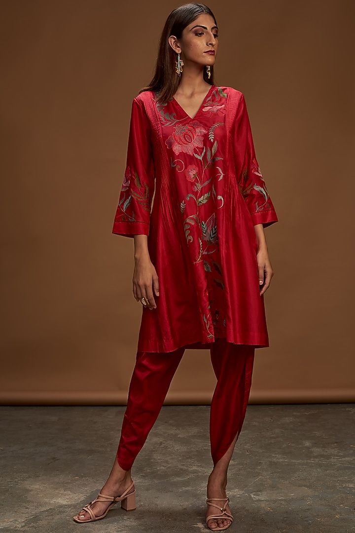 Dark Pink Hand Embroidered Kurta With Pants by Half Full Curve at Pernia's Pop Up Shop