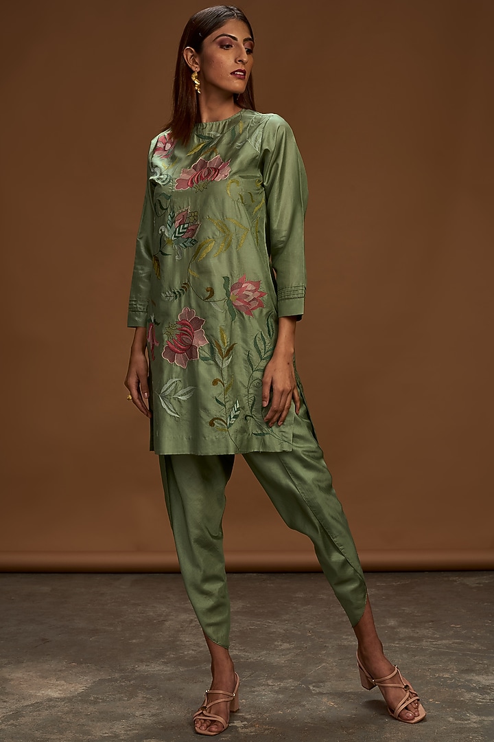 Sage Green Embroidered Kurta With Pants by Half Full Curve at Pernia's Pop Up Shop