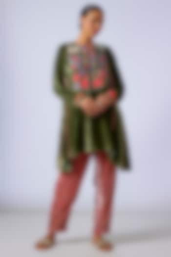 Green Silk Velvet Hand Embroidered Kurta Set by Half Full Curve at Pernia's Pop Up Shop