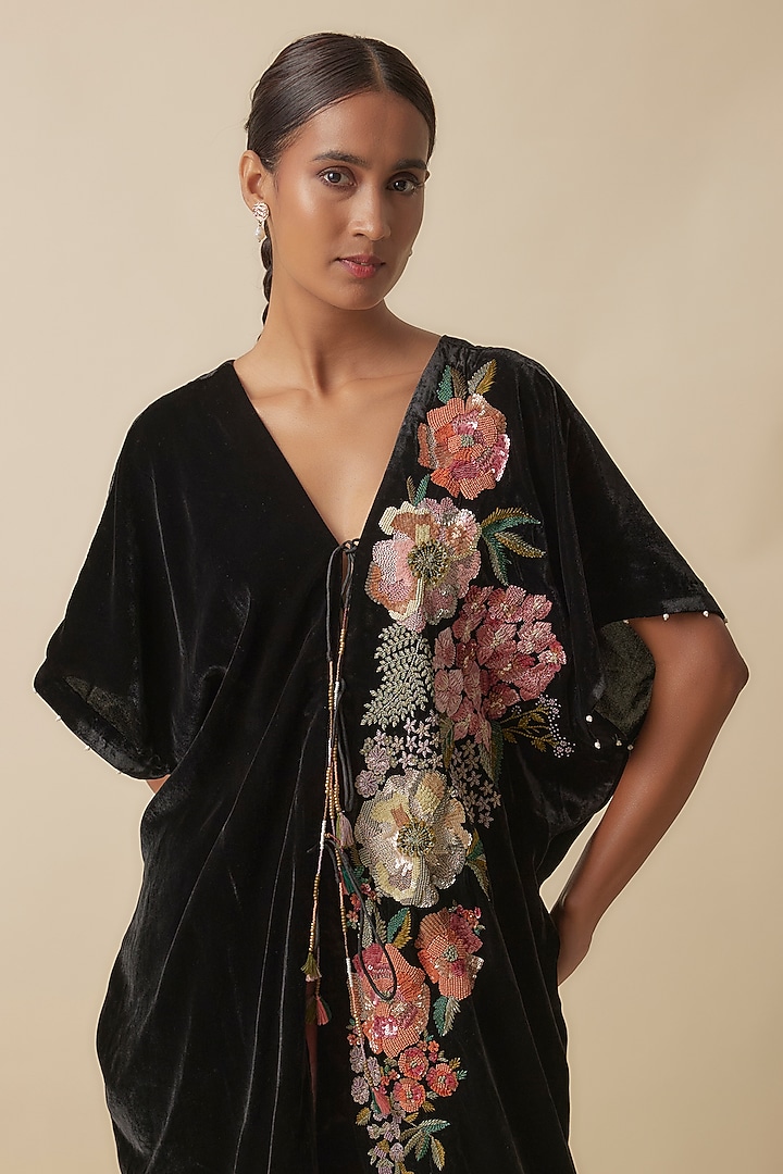 Black Silk Velvet Hand Embroidered Kurta Set by Half Full Curve at Pernia's Pop Up Shop