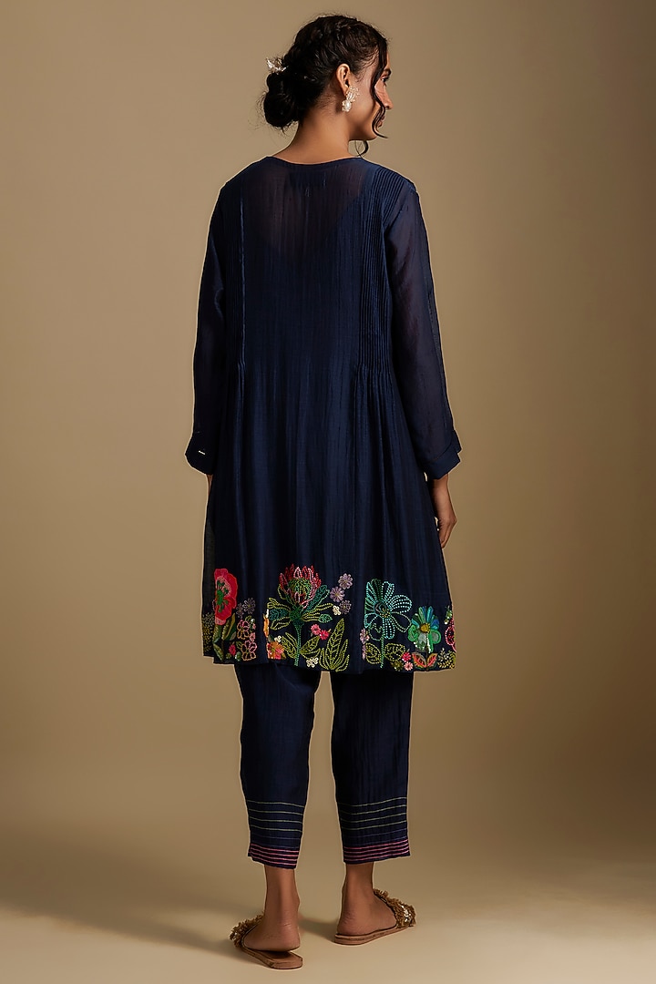 Blue Fine Chanderi Floral Hand Embroidered V-Neck Kurta Set by Half Full Curve at Pernia's Pop Up Shop