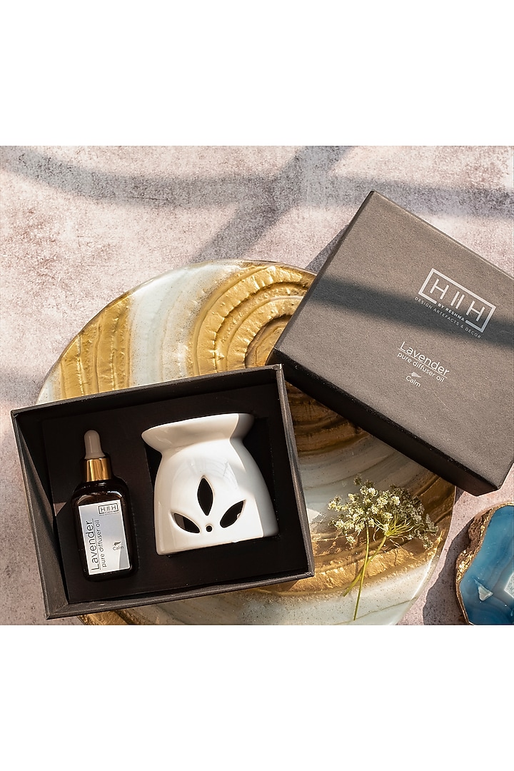 White Raw Earth Diffuser Set (Set of 3) by H2H at Pernia's Pop Up Shop