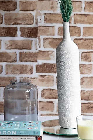 White Spin Crust Vase by H2H